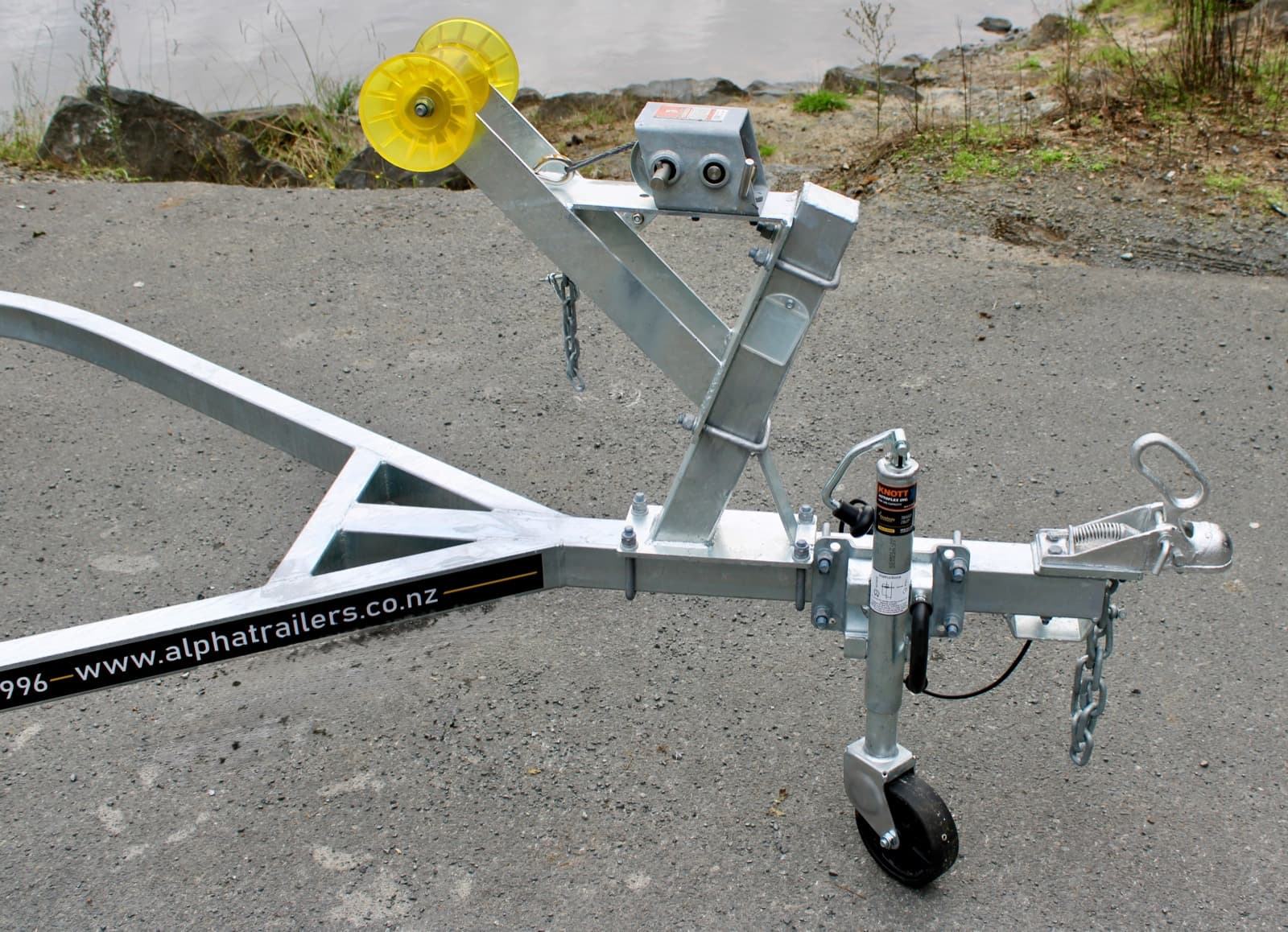 AT 350-SR boat trailer — thumbnail 4