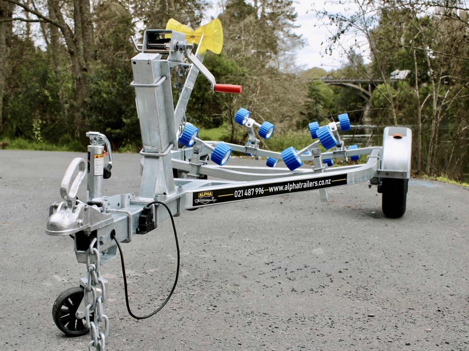 AT 350-SR boat trailer — photo 1