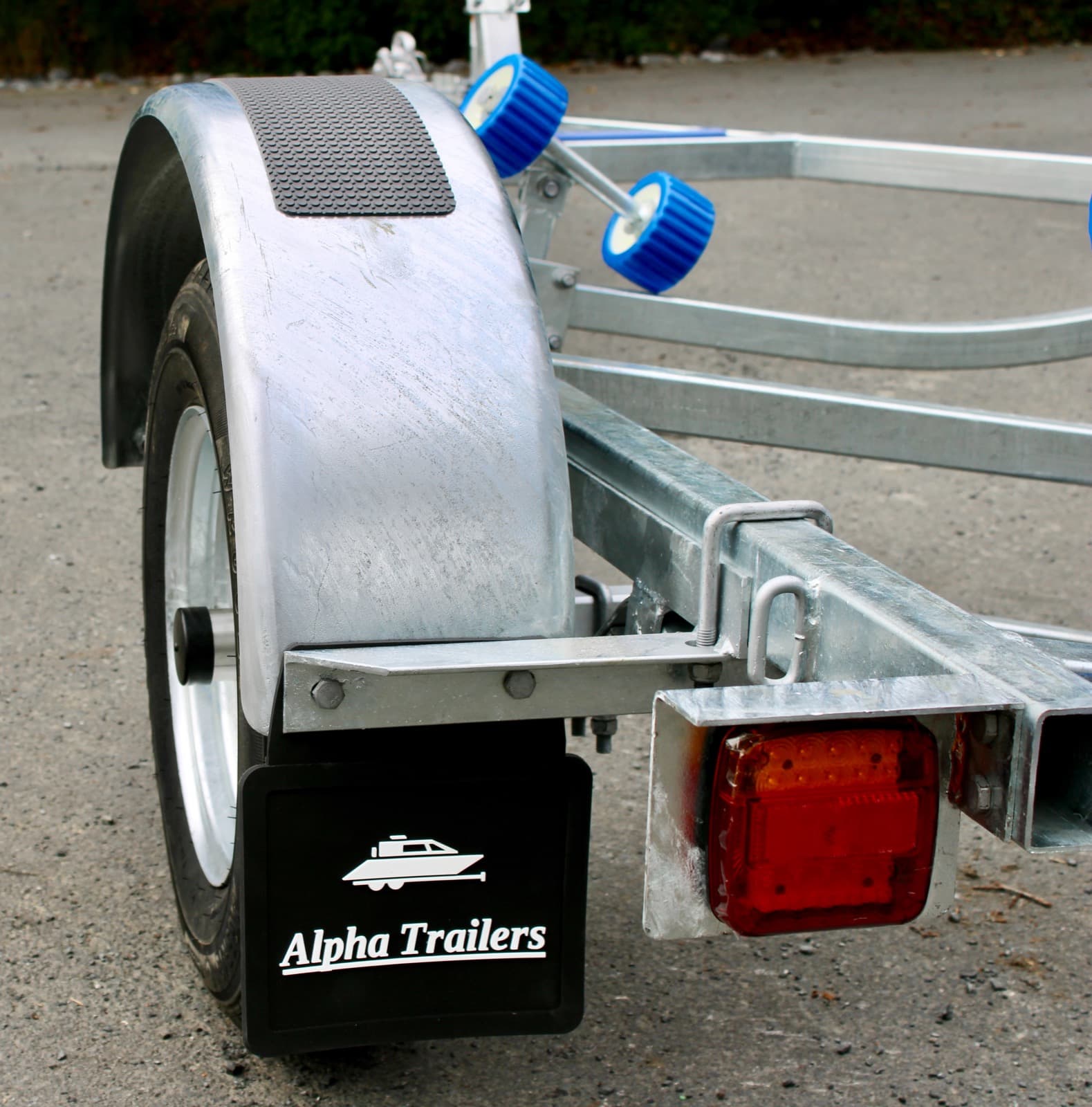 AT 450-SR 12 boat trailer — thumbnail 3