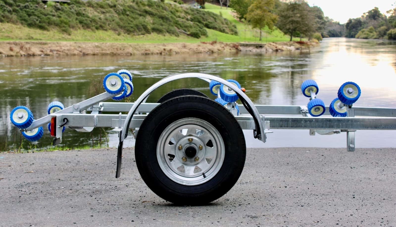 AT 450-SR 16 boat trailer — thumbnail 2