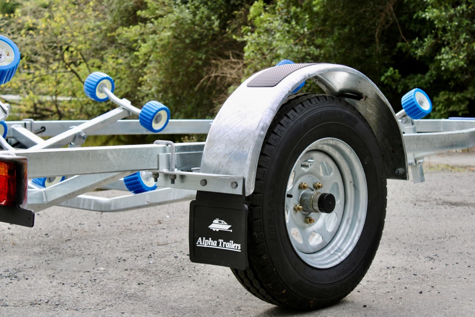 AT 500-SR boat trailer — thumbnail 4