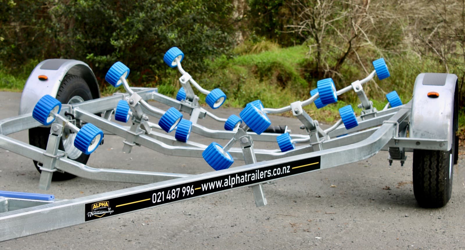 AT 600-SR boat trailer — thumbnail 3