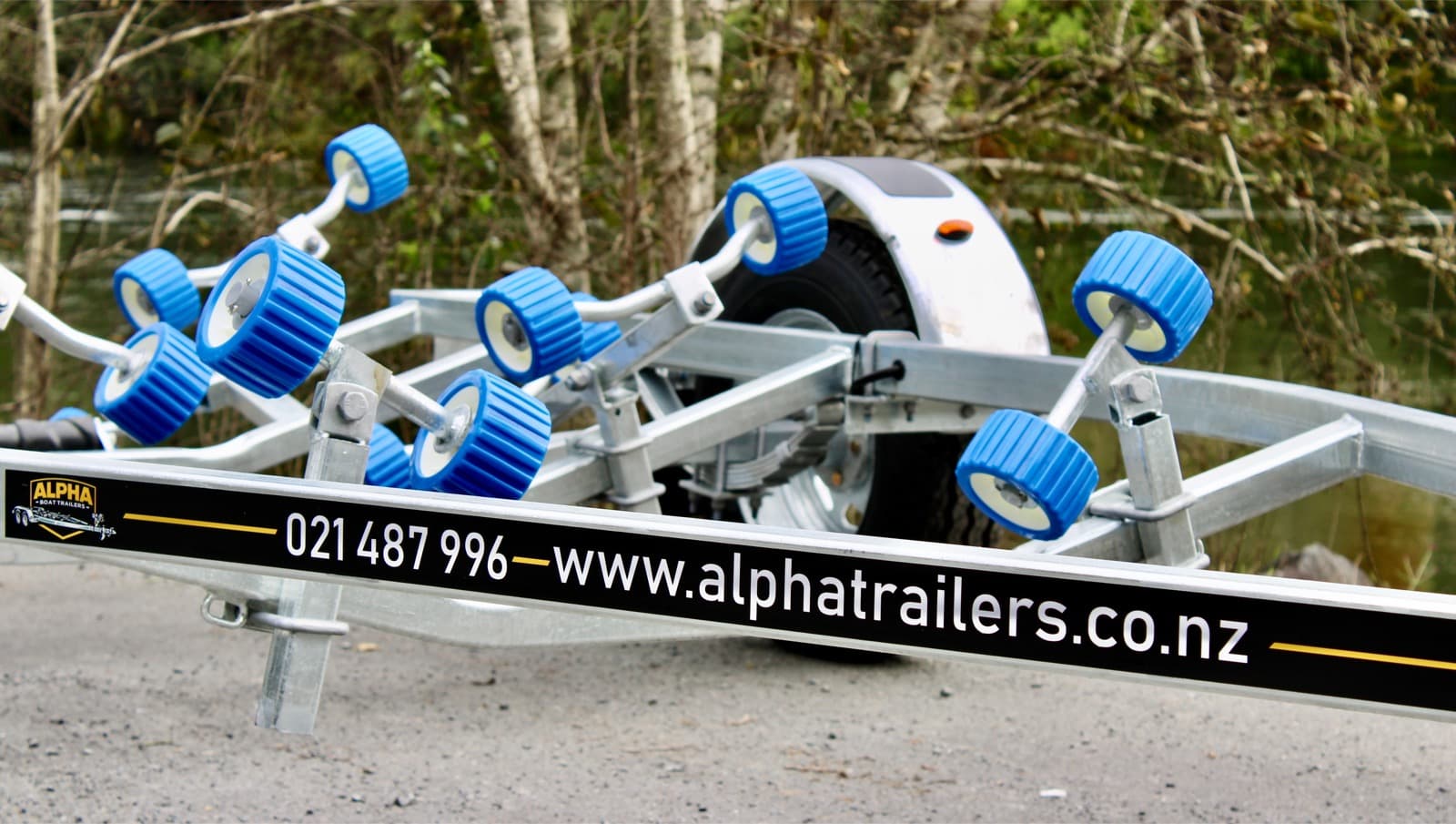 AT 600-SR boat trailer — thumbnail 4