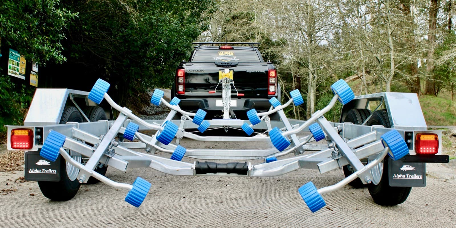 Tandem 650 boat trailer — thumbnail 2