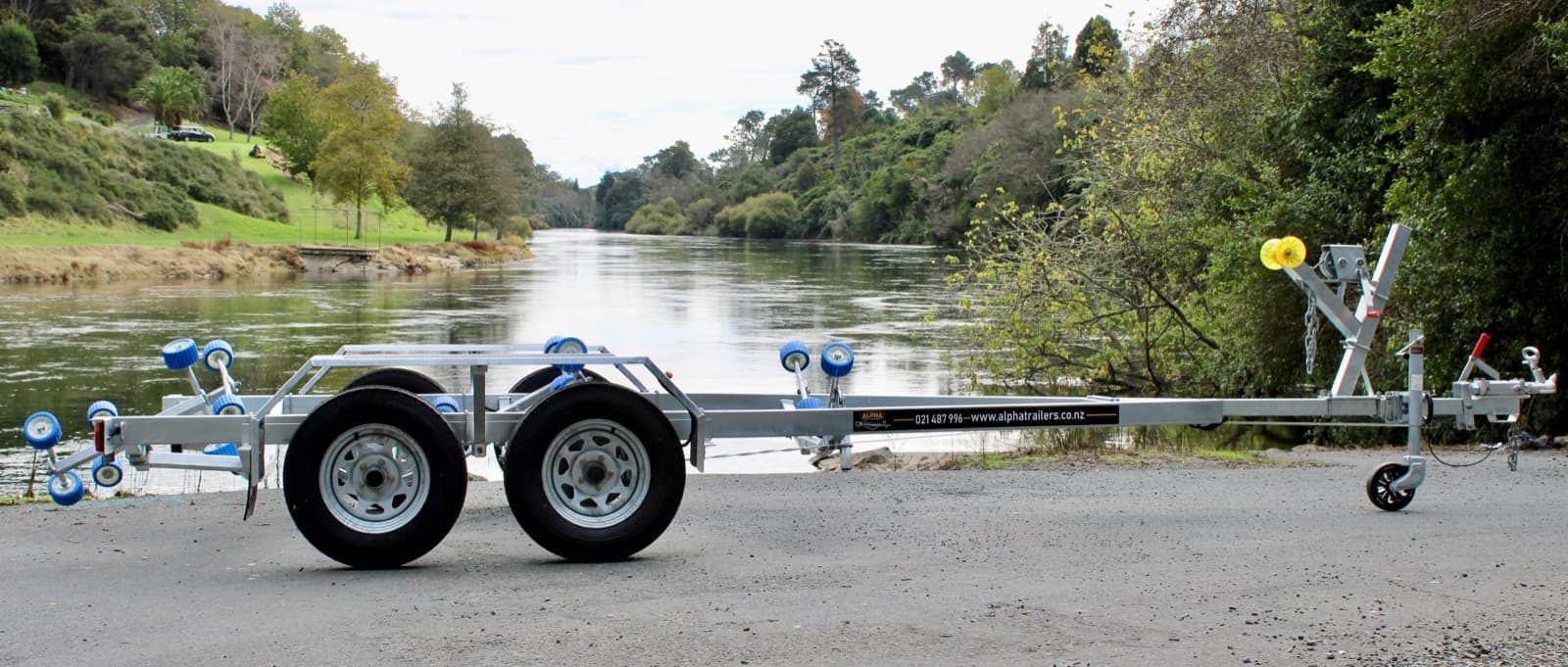 Tandem 700 boat trailer — thumbnail 3