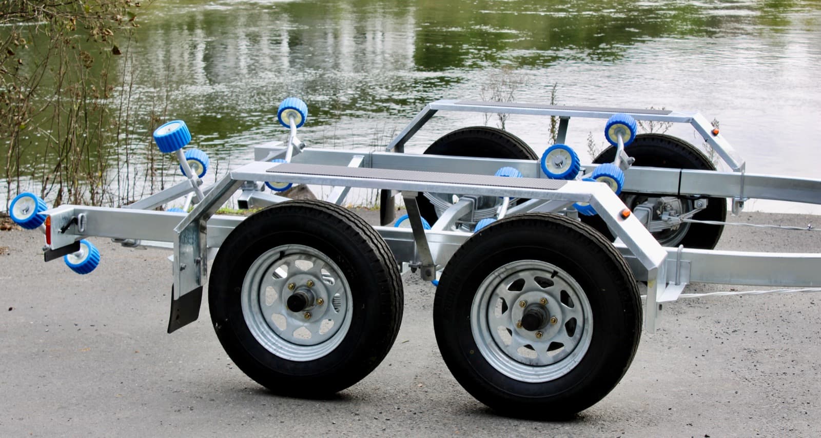 Tandem 700 boat trailer — photo 1