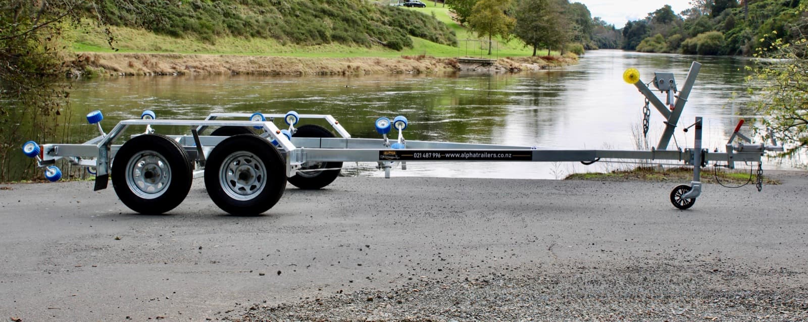AT 550 Tandem boat trailer — photo 1
