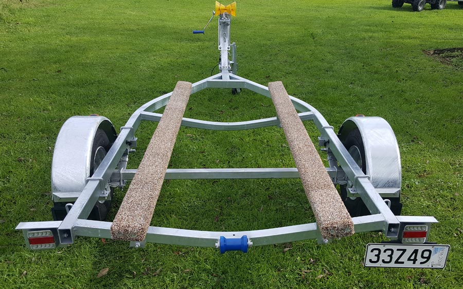 AT 350-CP Boat Trailer with Carpet Pads - $ 2385.00 - GST Inc. - Image 3