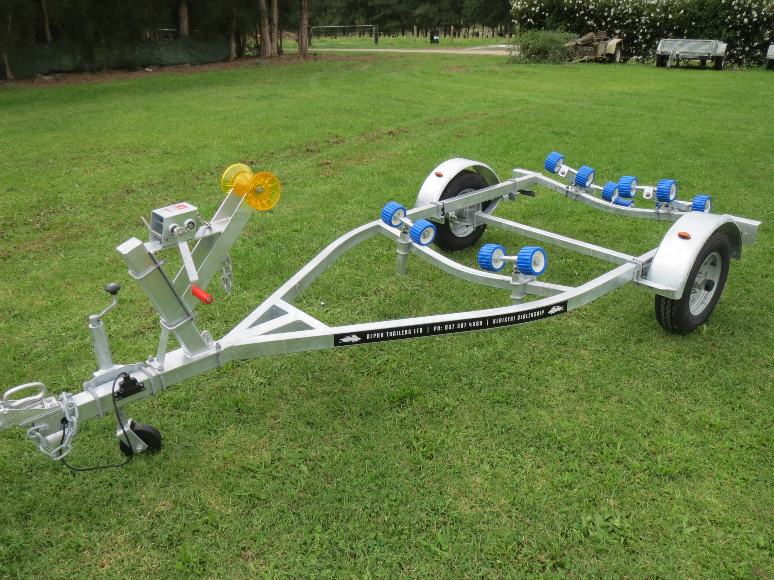 AT 400-SR, Boat Trailer with 12 Multi Rollers - $ 2695.00 - GST Inc.