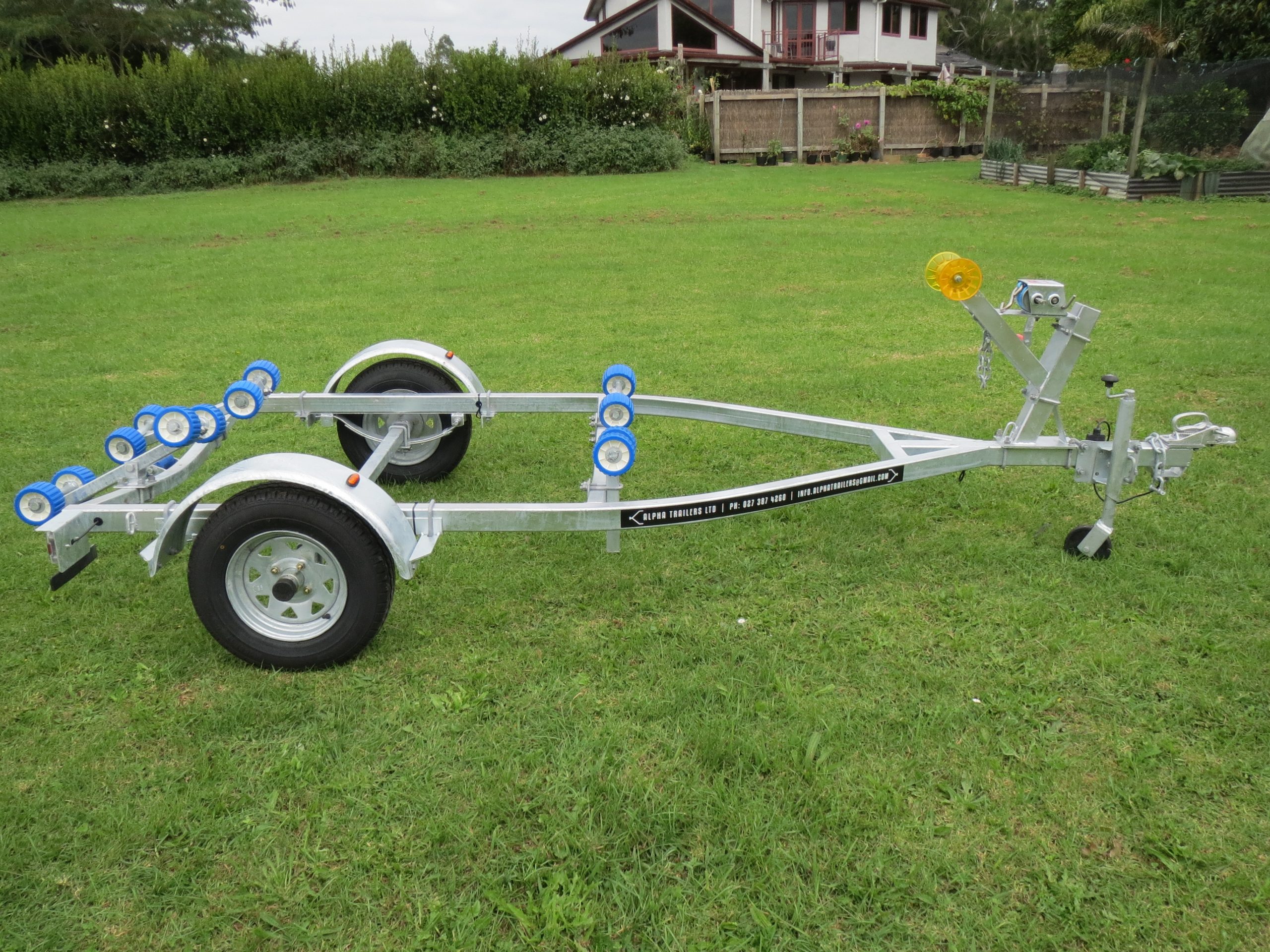 AT 350-SR Boat Trailer with 12 Multi Roller System - $ 2440.00 - GST Inc. - Image 5